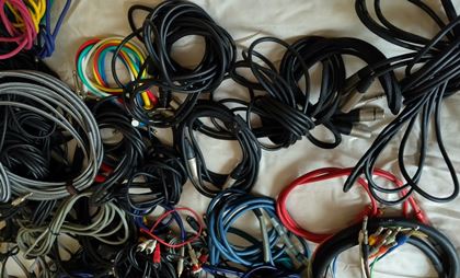 various-Huge lot of leads - WYSIWYG A/S